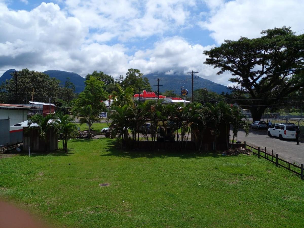 La Pension Backpackers La Fortuna 外观 照片